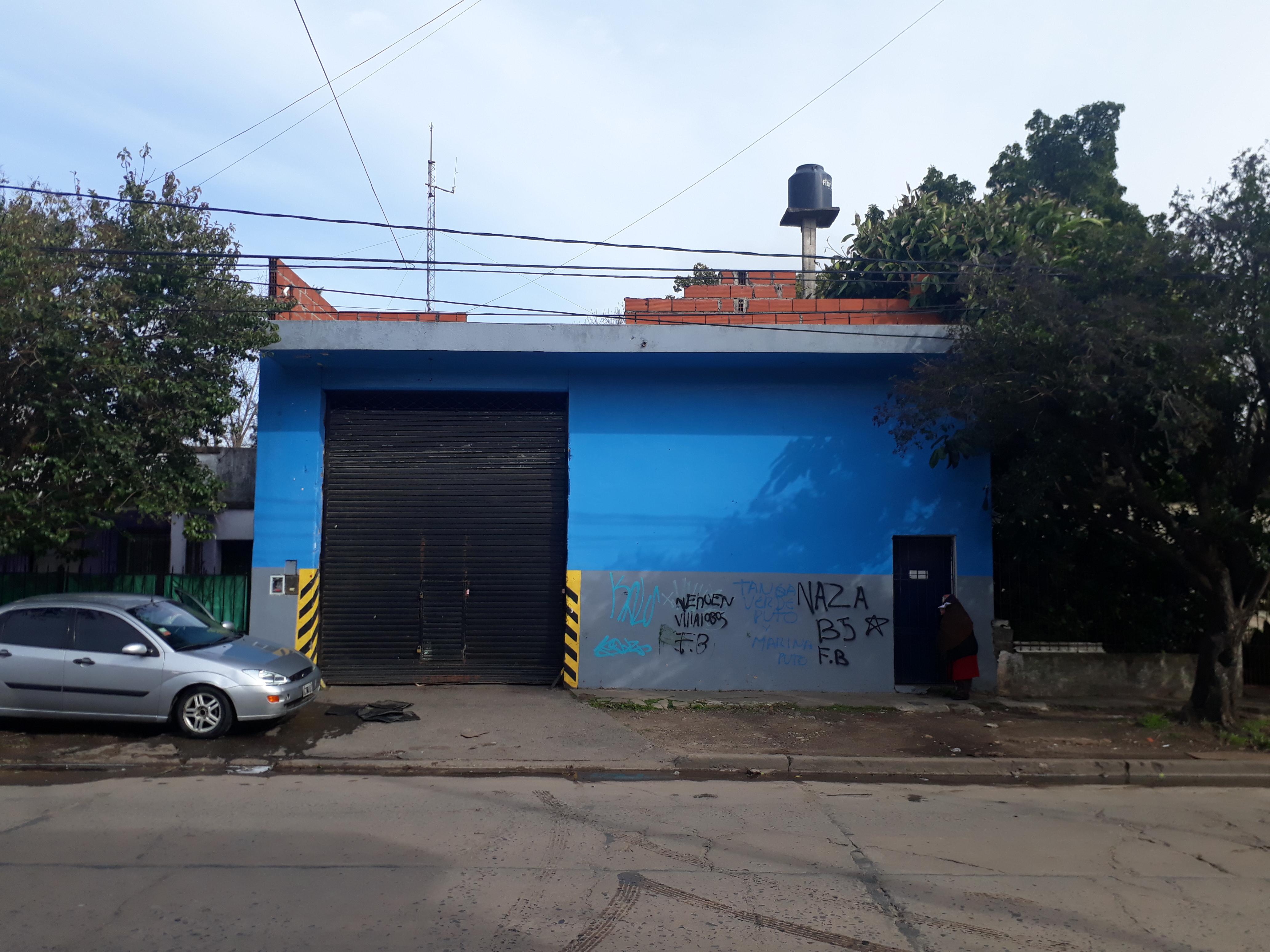 Alquilo de posito en Castelar Sur.