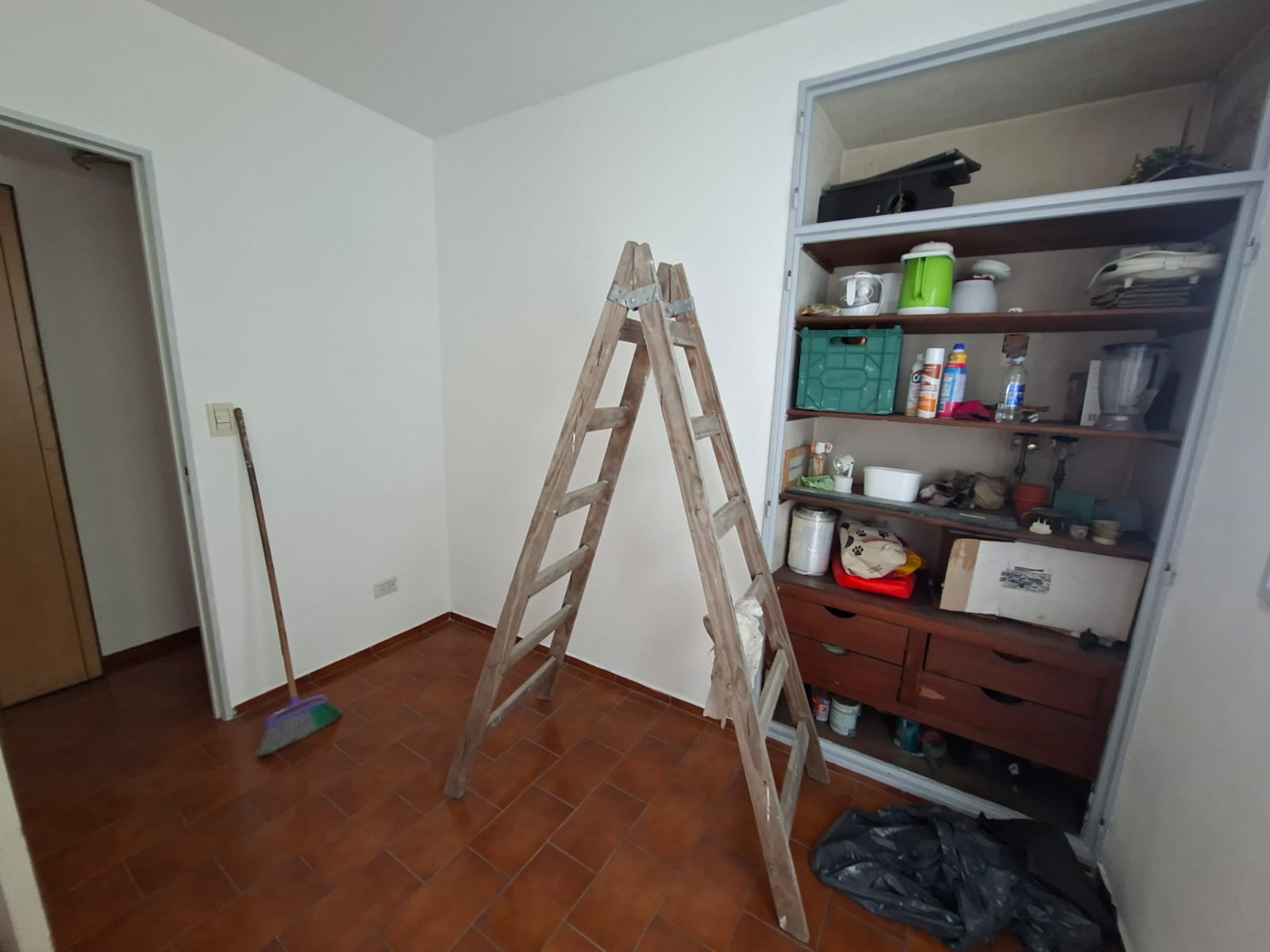 Departamento 4 ambientes a la venta en Moron centro