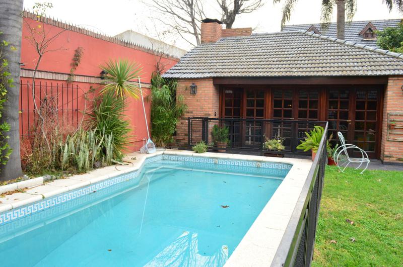 CHALET DE 4 AMBIENTES EN CASTELAR NORTE