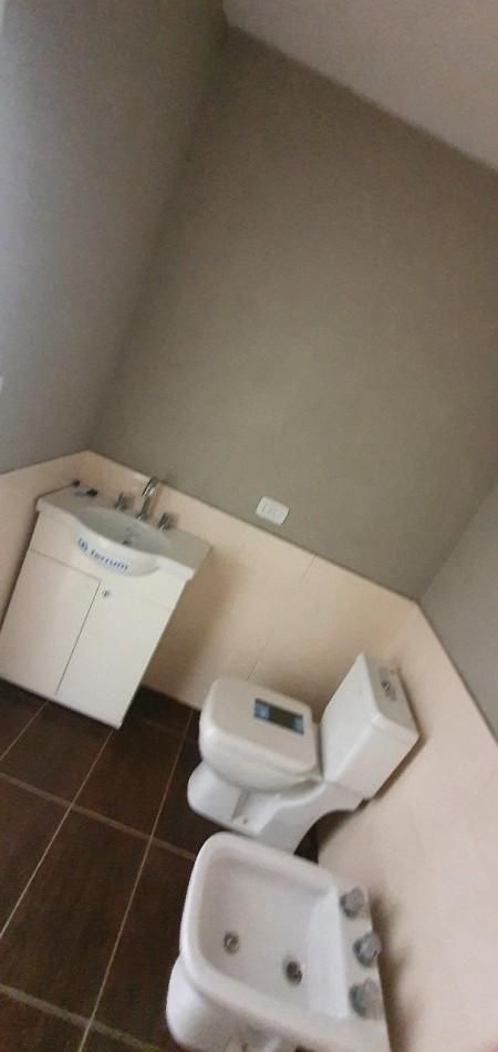 Depto 2 ambientes en planta alta