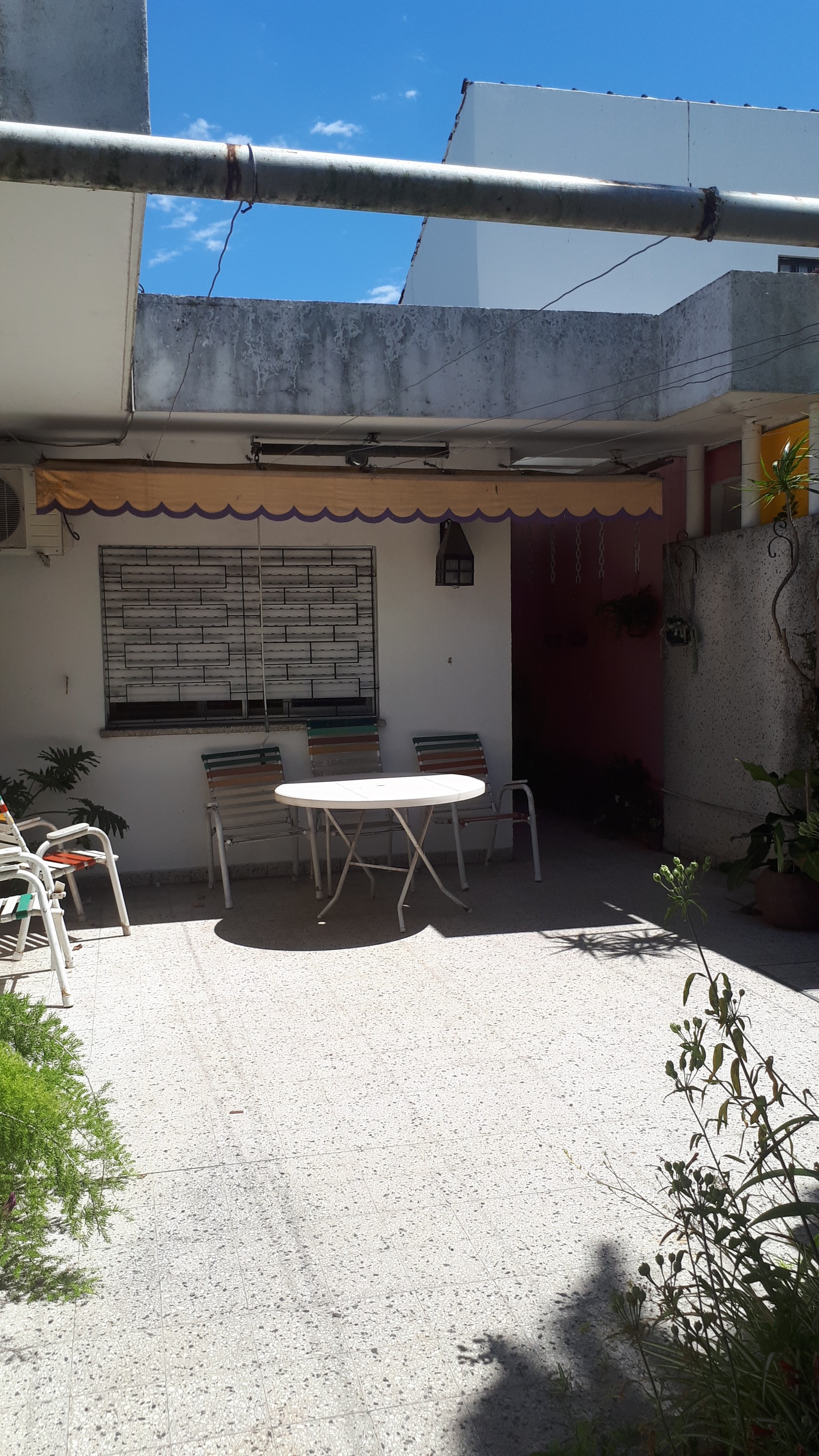 Casa Americana a la venta en Ituzaingo Sur. Zona centro.