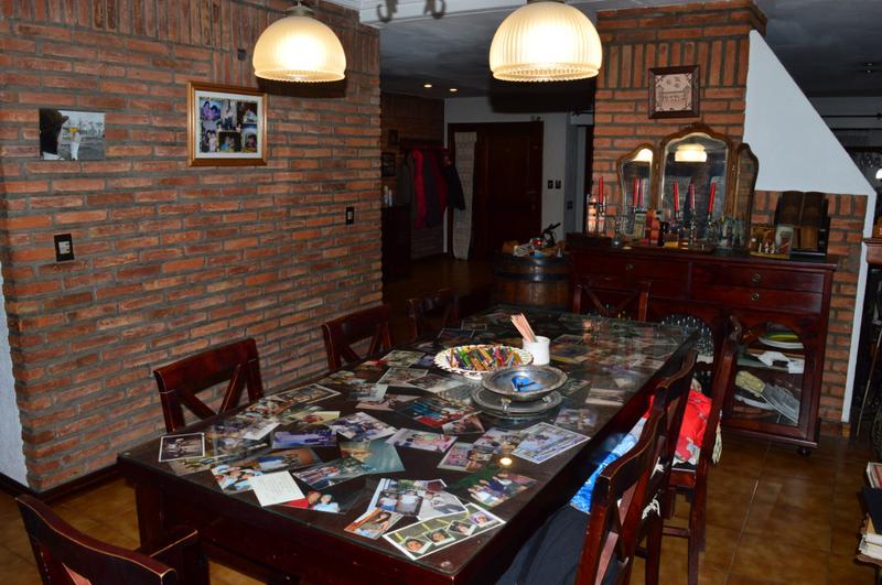 CHALET DE 4 AMBIENTES EN CASTELAR NORTE