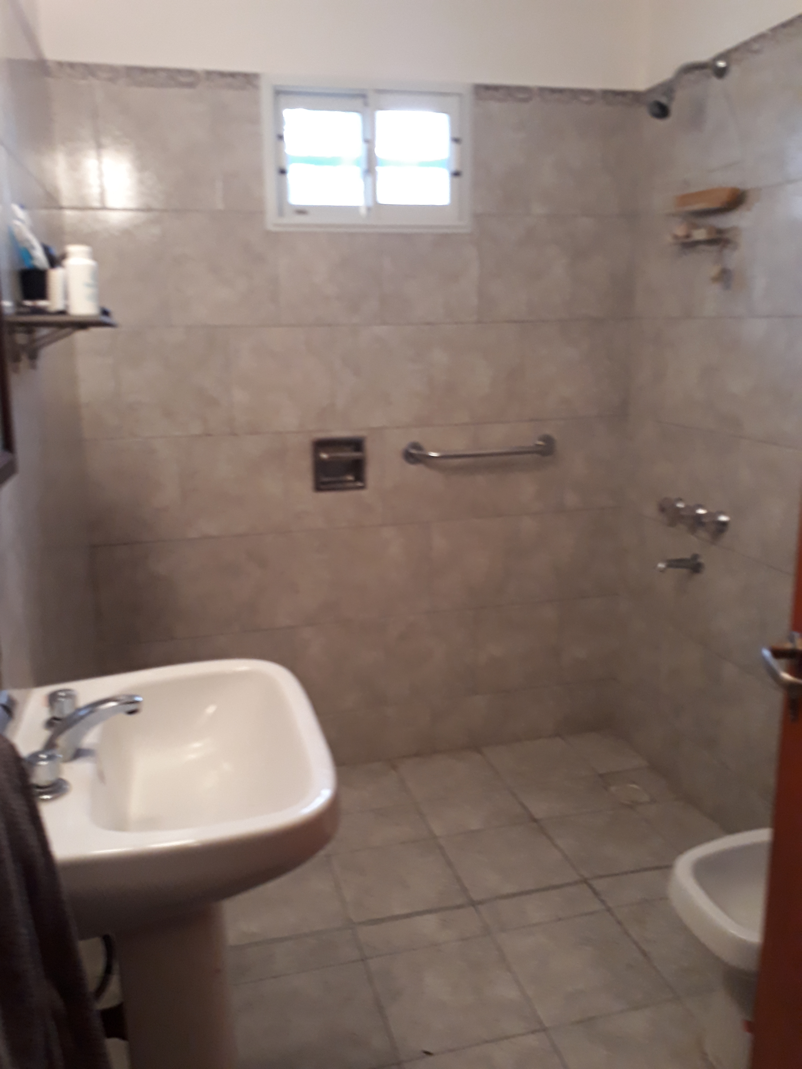 Casa a la venta en Castelar Norte. 2 viviendas.