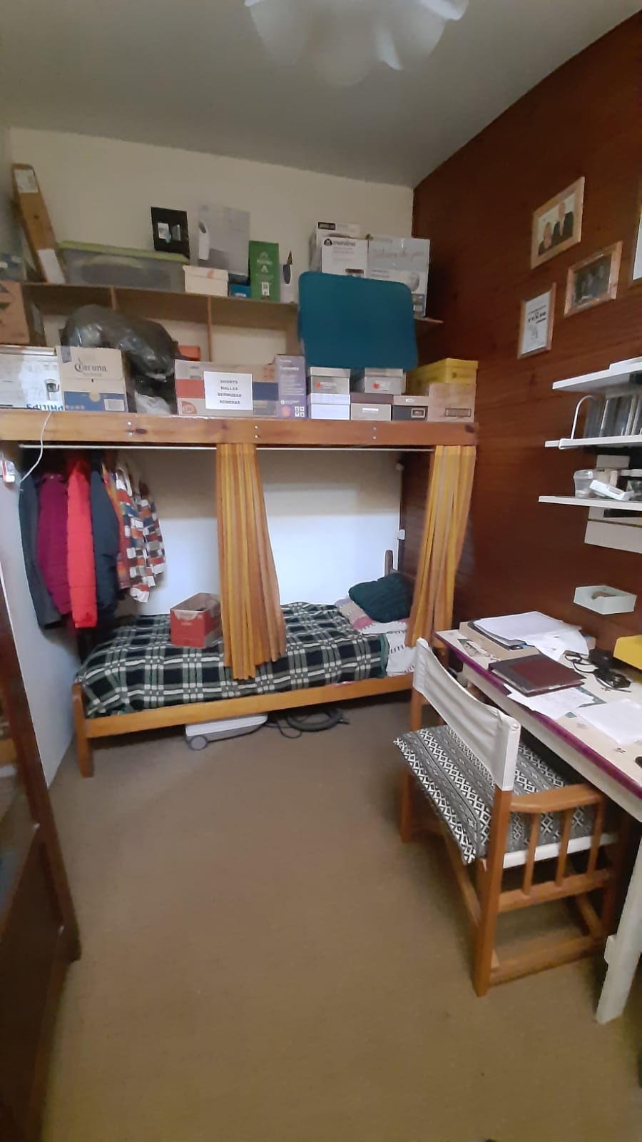 Casa con depto al fondo en Castelar Sur.
